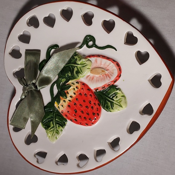 Strawberry Design Hanging Wall Decorations Heart Plates and Large Strawberry - Picture 2 of 9